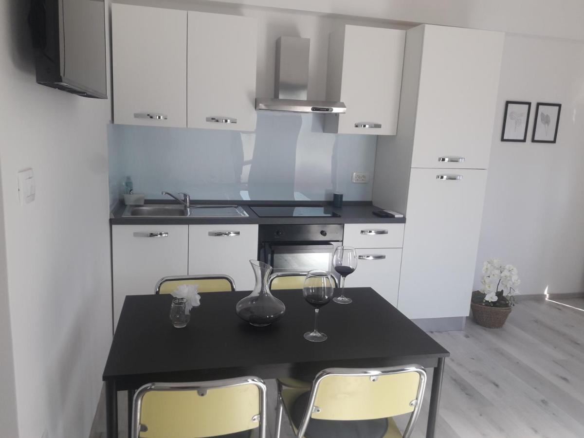 Apartma Oddih Dutovlje ภายนอก รูปภาพ