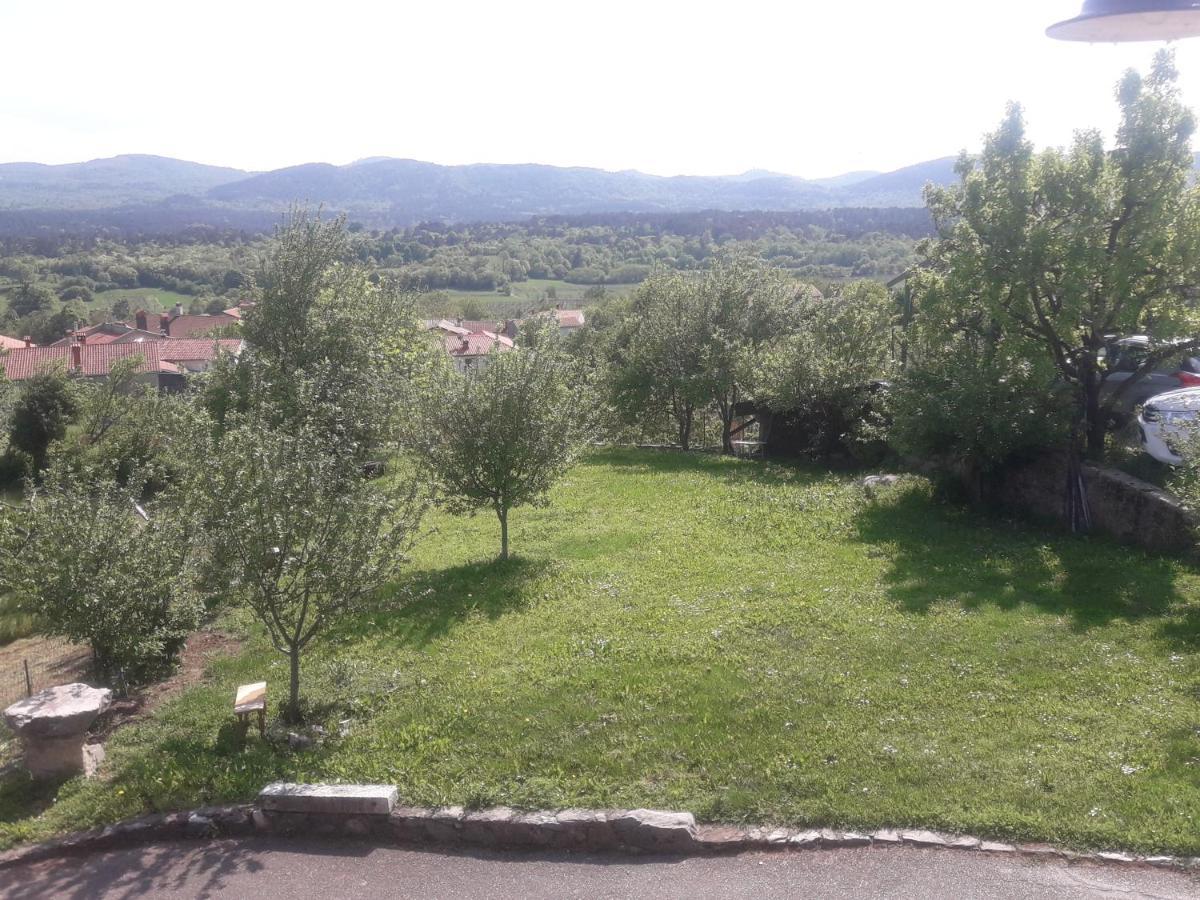 Apartma Oddih Dutovlje ภายนอก รูปภาพ
