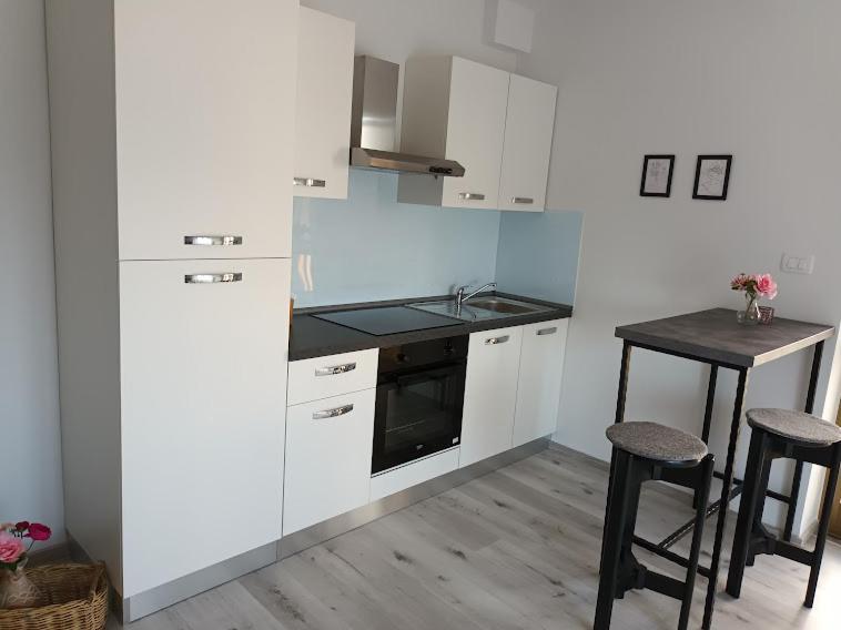 Apartma Oddih Dutovlje ภายนอก รูปภาพ